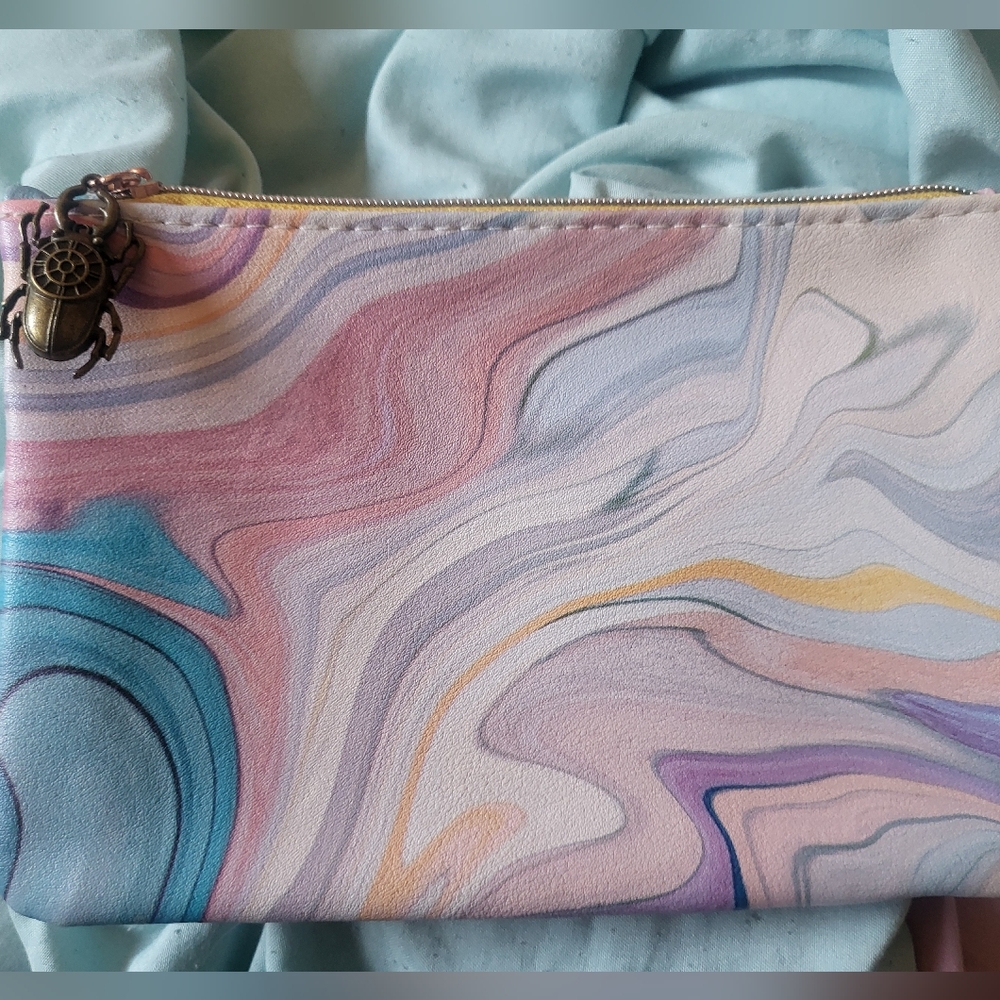 Ispy makeup bags